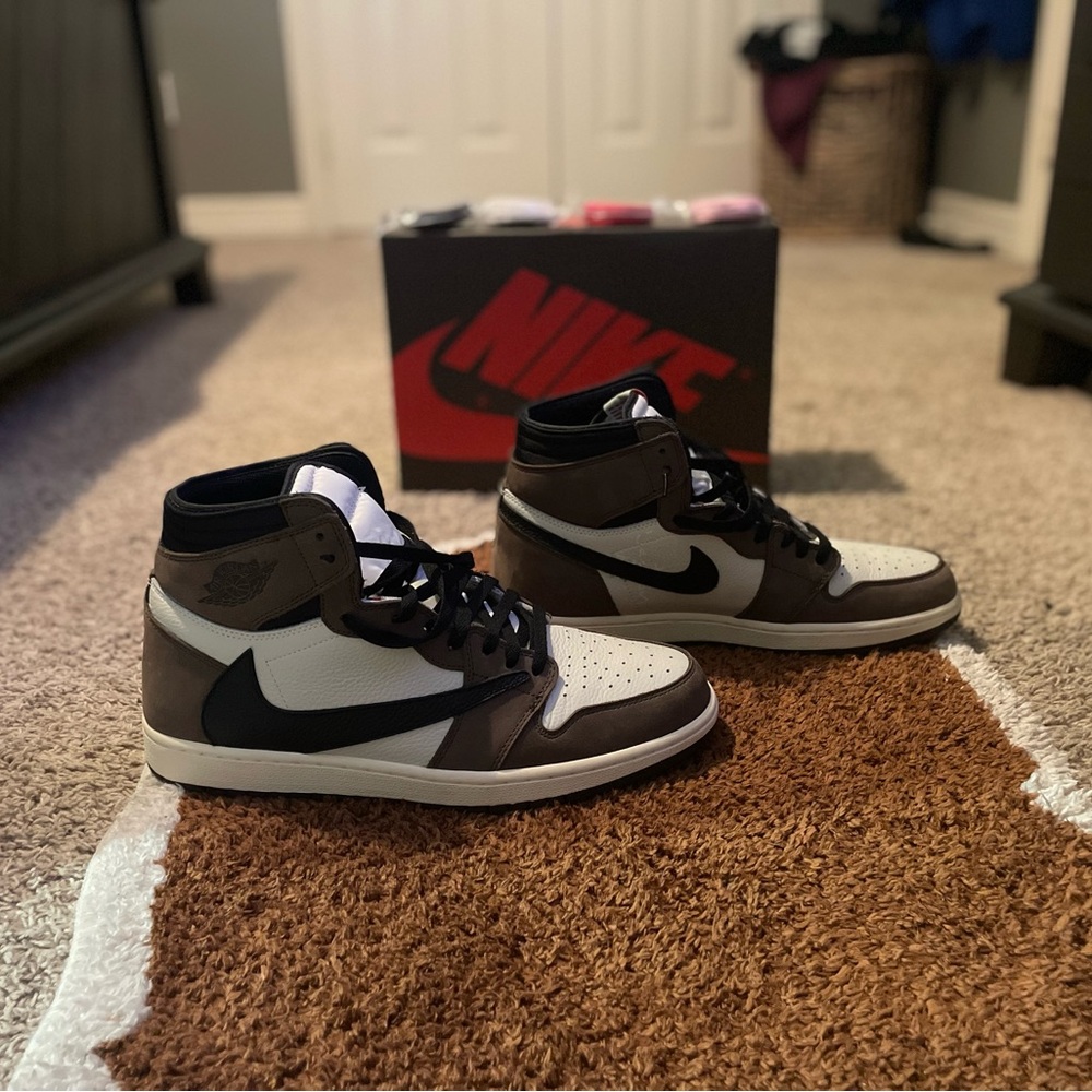 Nike Jordan 1 Retro OG x Travis Scott High Mocha Cactus Jack -
Size 12 US